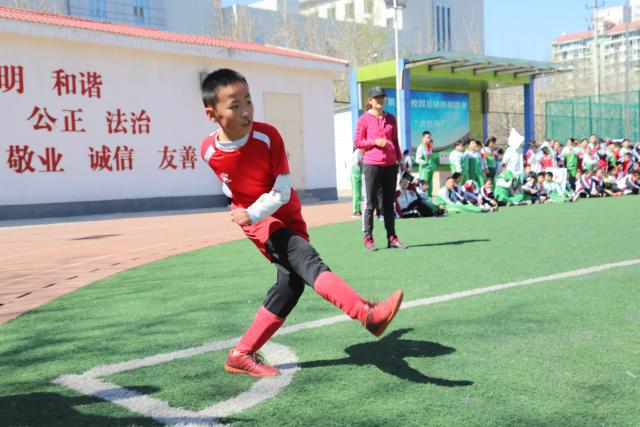 巴萨客场5-0大胜埃尔切，阿德耶米进球戈登两助攻