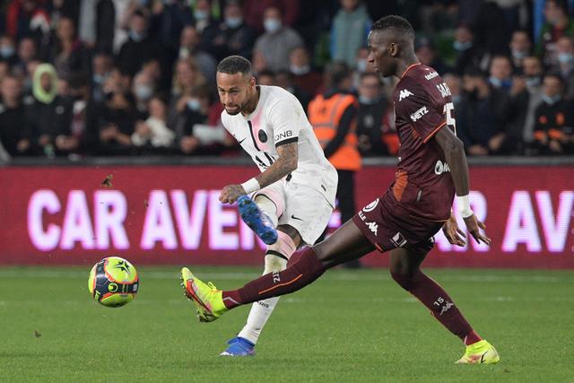 曼联与曼城欧战收入差距显著，影响球队发展