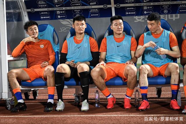 6000万锁定霍尔，曼联补左路的最佳方案